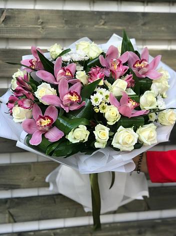 Букет цветов из: Розы и Хризантемы в Ангелово