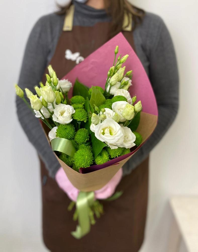 Букет морозный день в Ангелово Букет цветов из: Хризантемы и Лизиантусы в Ангелово