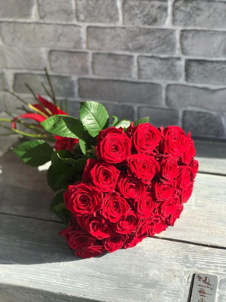 Букет Красные розы Фридом в Ангелово