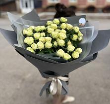 Букет Белые кустовые розы Солинеро в Ангелово
