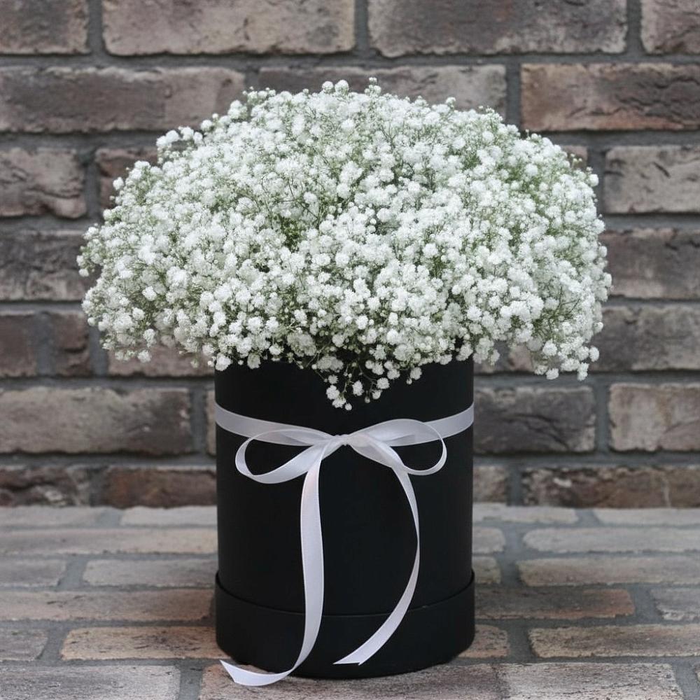 Композиция коробка гипсофил в Ангелово Цветочная композиция из Гипсофила в шляпной коробке в Ангелово