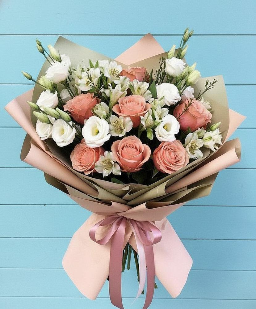 Букет олимп в Ангелово Букет цветов из: Розы, Альстромерии и Лизиантусы в Ангелово