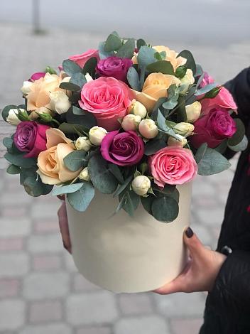 Цветочная композиция из Розы в шляпной коробке в Ангелово