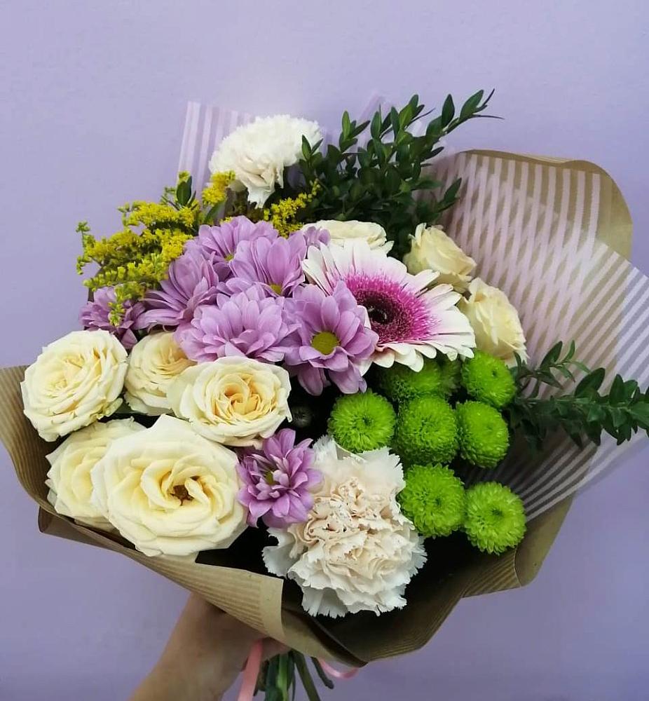 Букет цветов из: Хризантемы, Розы, Гвоздики и Герберы в Ангелово