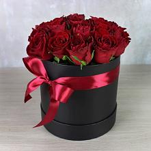 Цветочная композиция из Розы в шляпной коробке в Ангелово