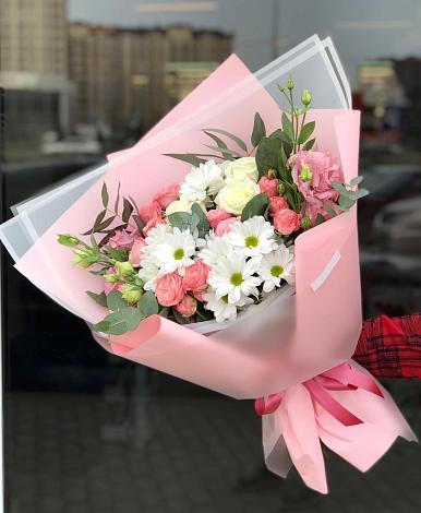 Букет цветов из: Розы, Лизиантусы и Хризантемы в Ангелово